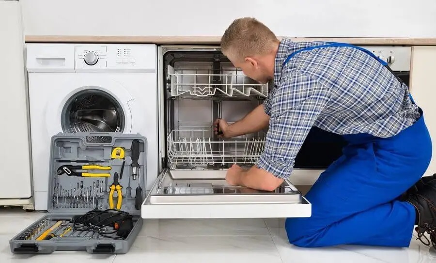 Kızılcahamam Gaggenau servisi teknisyen ekibi beyaz eşya tamiri yaparken